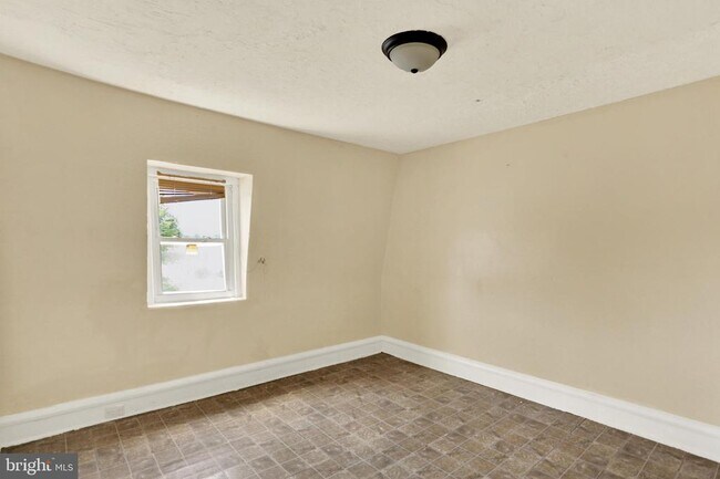 Building Photo - 234 W Douglass St