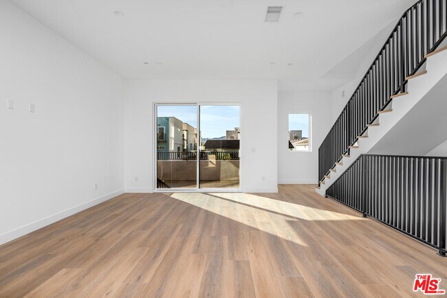 Building Photo - 10823 Morrison St