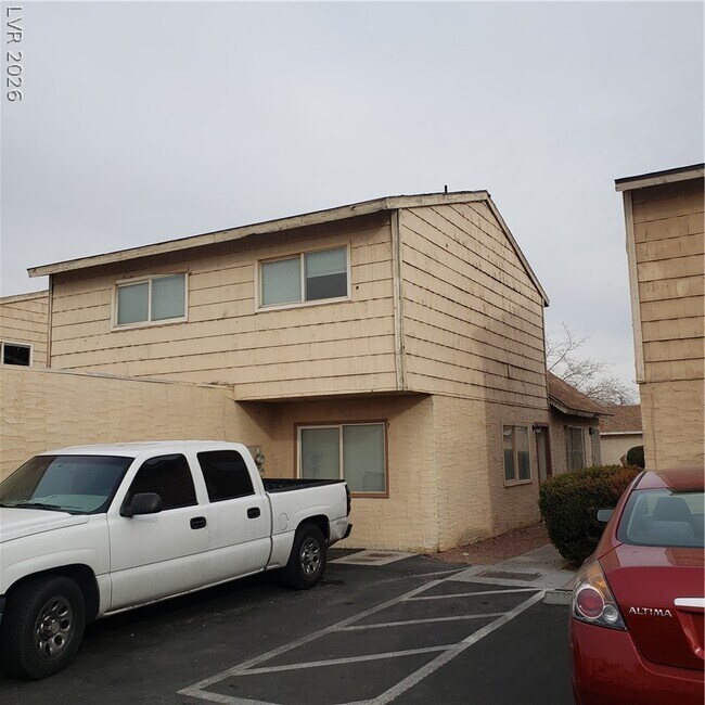 Building Photo - 5126 Golden Ln