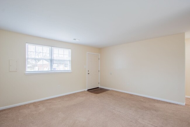 Building Photo - Great - 2 BEDROOM - Bright Open Floor Plan !!