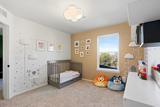 Building Photo - Central Park Prime Location Home - 3 Bed, 3 Bath, 2 Car Attached Garage