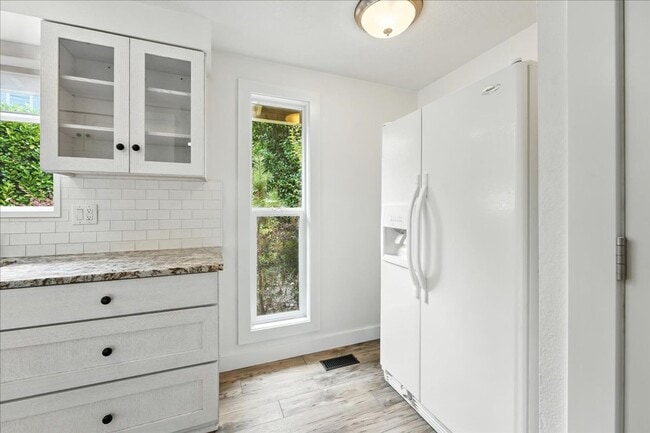 Building Photo - Charming Single-Level 3-Bedroom Home for R...