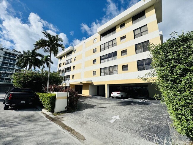 Building Photo - 10000 Bay Harbor Terrace
