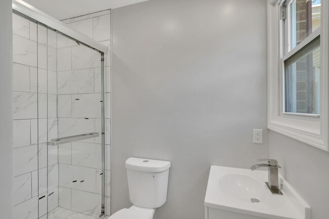 Building Photo - 214 Gayland Ct