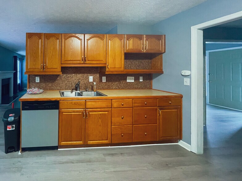 Kitchen - 330 Fountainmist Trail