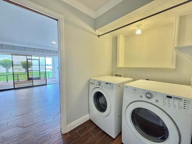 Building Photo - Lake Hartridge Condo - Two Levels with Water Views