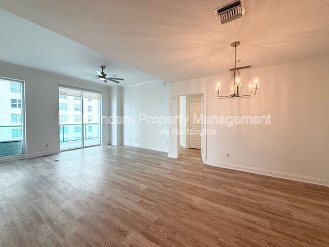 Building Photo - 1431 Riverplace Blvd