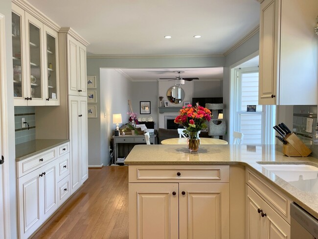 Building Photo - Leesburg Country Club 4 Bed 3.5 Bath SFH F...