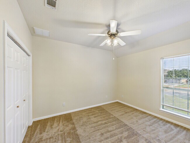 Building Photo - 1001 Krenek Tap Rd