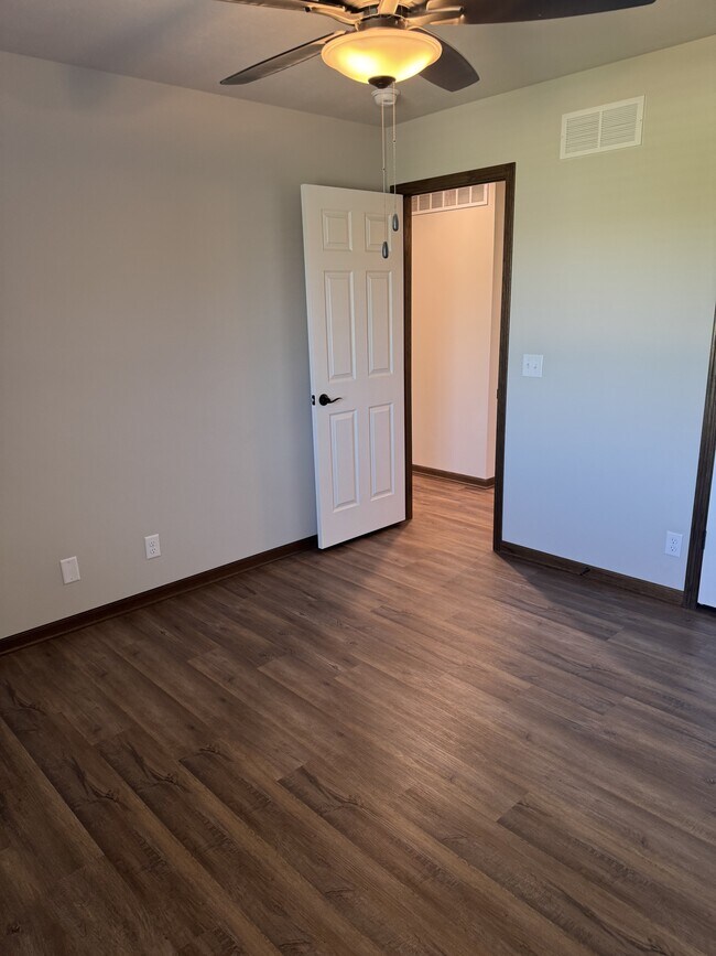Building Photo - 143 W Ida Ln