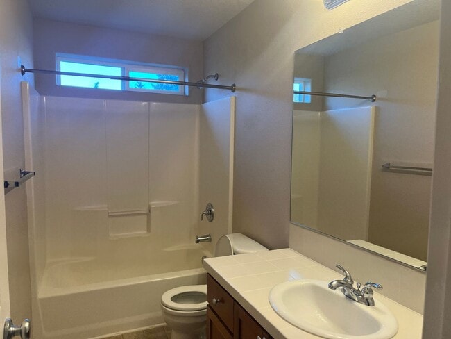 Building Photo - Beautiful 4BD + Den | 2.5BA | Single Family Home | Orenco Gardens Neighborhood