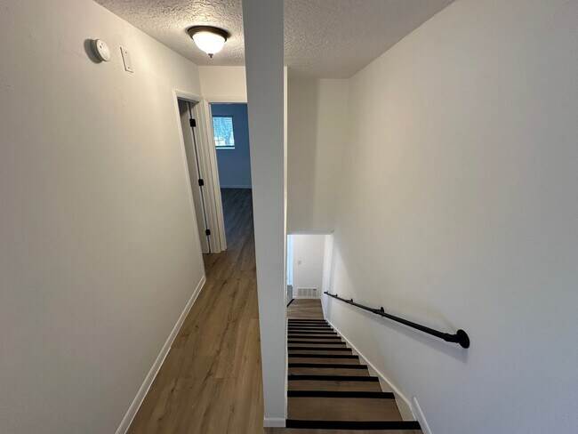 Building Photo - Minutes from UCF & Full Sail – Updated 2 Bedroom Townhome