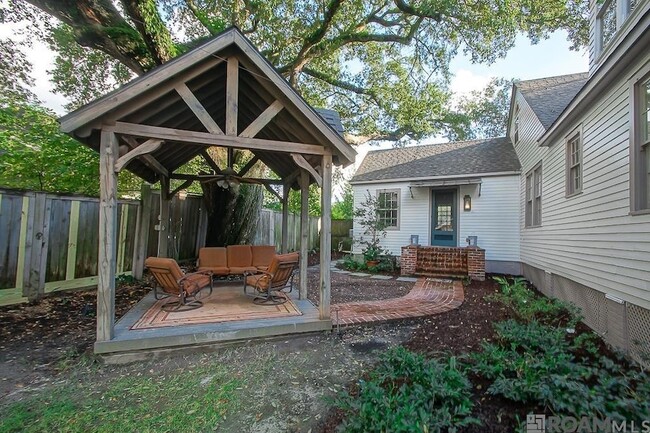 Building Photo - 2221 Olive St