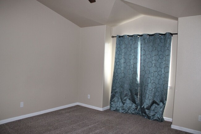 Building Photo - Beautiful 2-Bedroom Townhome in Pinnacle at T-Bone Ranch