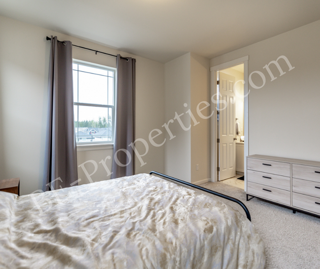 Building Photo - Lovely Tehaleh 3 bedroom