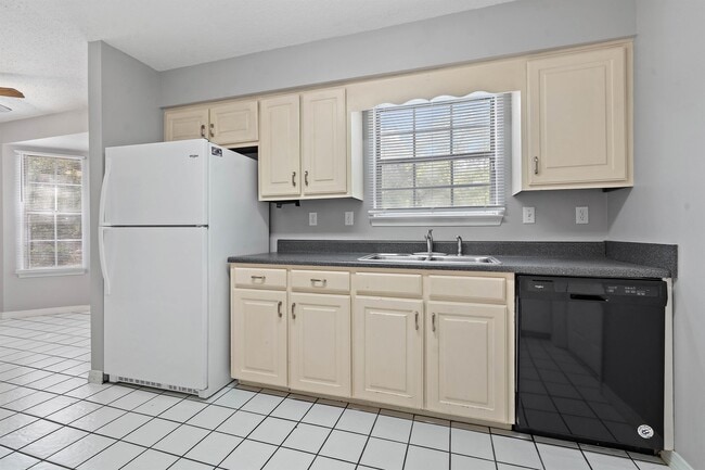 Building Photo - 1708 Woodley Rd