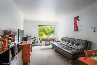 Building Photo - OPEN HOUSE SATURDAY JUNE 13TH 12:30PM to 1:30PM -Convenient living near public transportation. 4 ...
