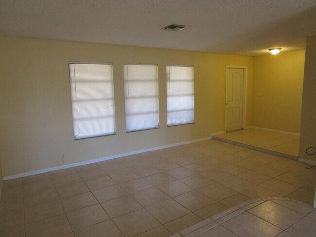 Building Photo - 1814 SE 4th St