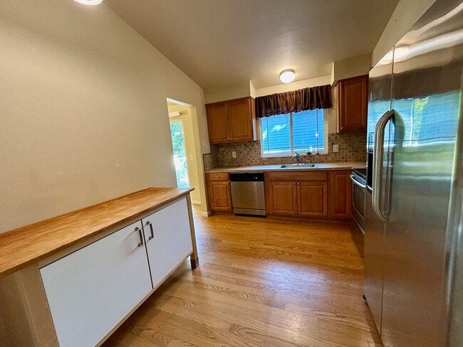 Building Photo - Kirkland Home