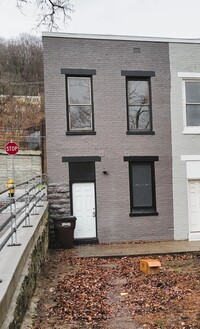 Building Photo - Be the First!  Beautifully renovated townh...