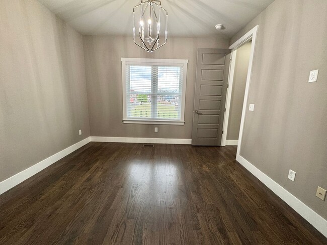 Building Photo - 3 Bed, 3.5 Bath Home w/ 2 Car Garage and Lake Views