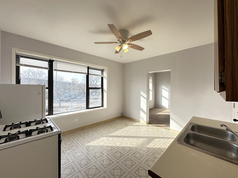 Building Photo - 4393 N Elston Ave