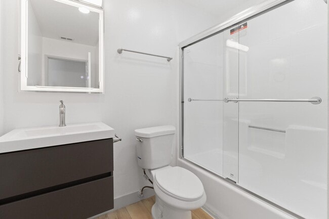Interior Photo - 208 E Imperial Ave
