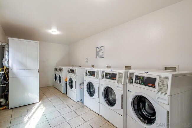 Building Photo - Cute 1 bedroom 1st floor condominium
