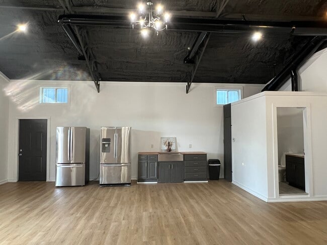 Building Photo - OC Property