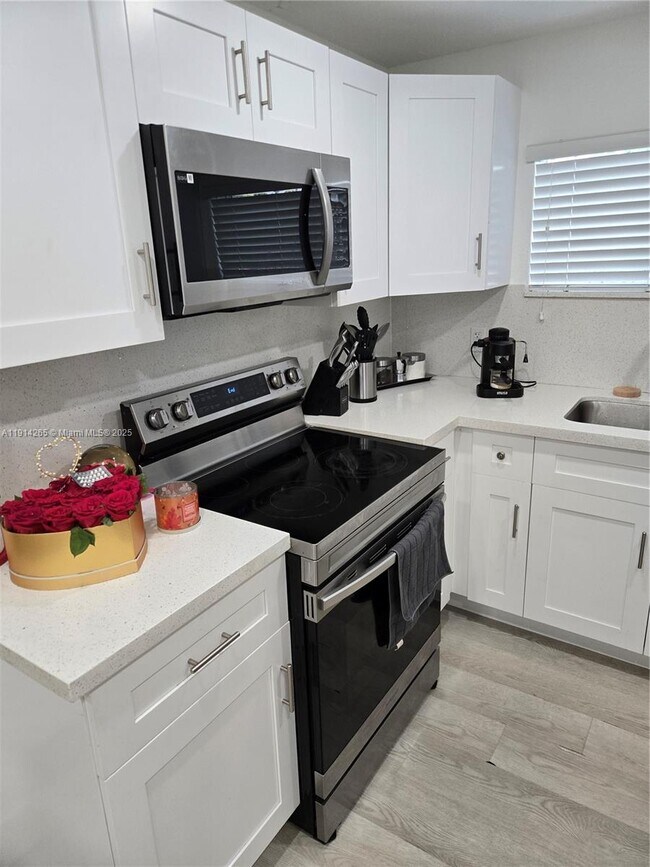 Building Photo - 1420 NW 116th St