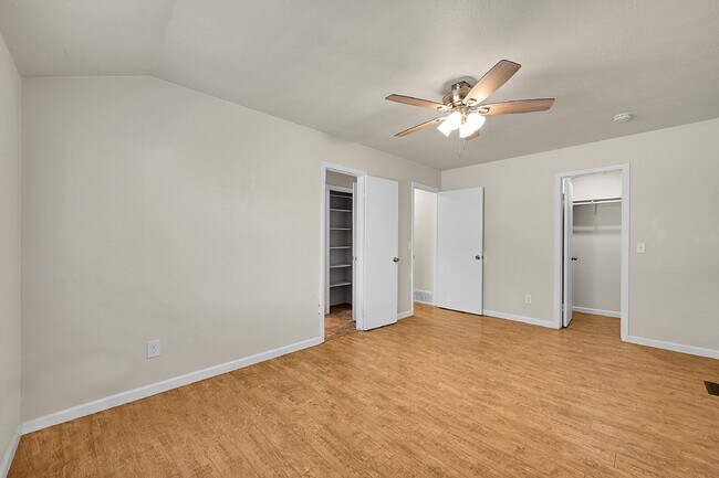 Building Photo - $1,945.00, 4-bed, 2-bath located in Colora...