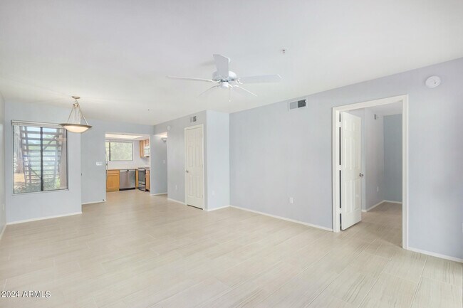 Building Photo - 9990 N Scottsdale Rd