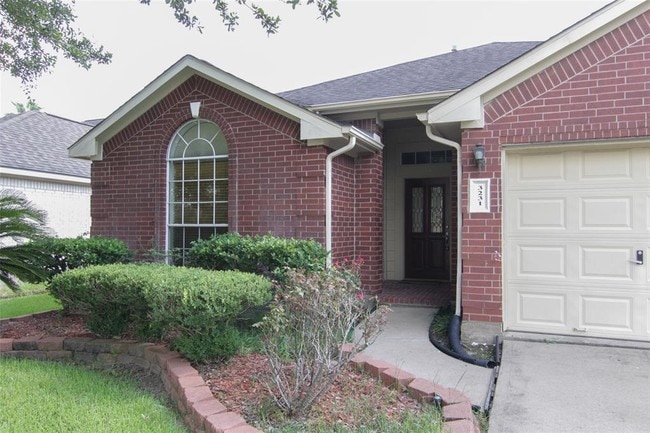 Building Photo - 3231 Stratford Pointe Dr