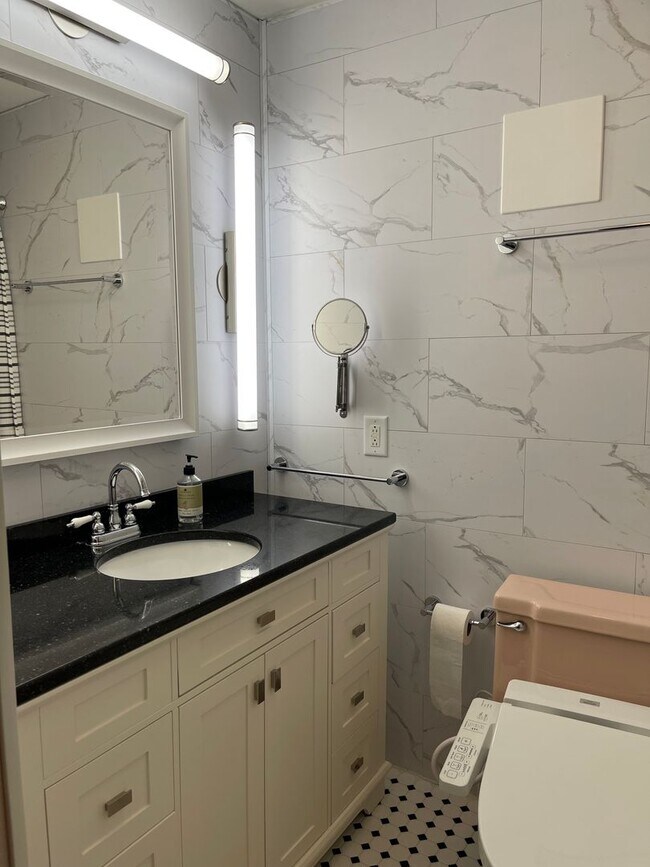 Building Photo - 3 Bedroom Home, Fully Furnished & Utilities Included, in West Lafayette School District!