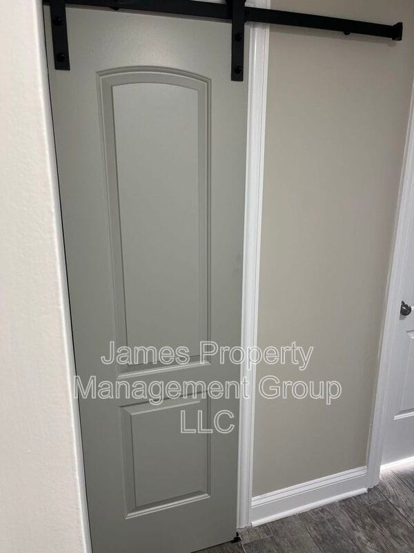 Building Photo - 3936 N Narragansett Ave