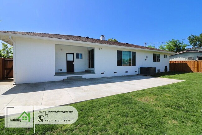 Building Photo - 1225 Manzanita Hills Ave