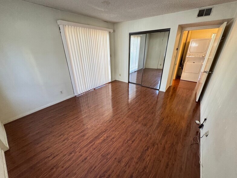 Building Photo - 4268 Beverly Glen Blvd