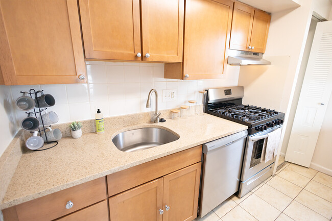Building Photo - Woodmere Apartments
