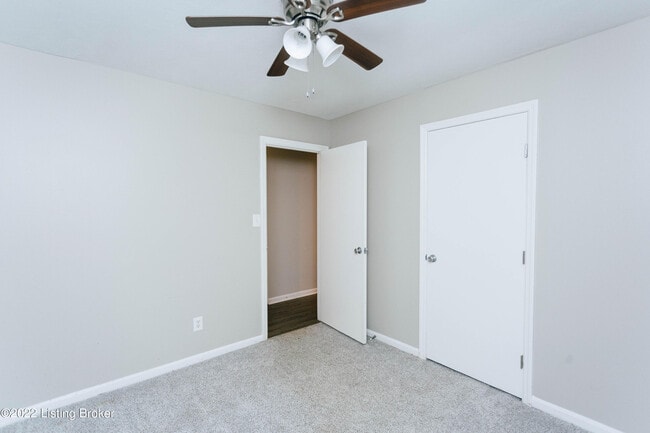 Building Photo - 2421 Woodmont Dr