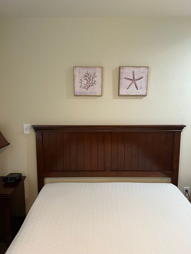 Building Photo - Breakers E-44 – Furnished 2BR with Lanai, ...
