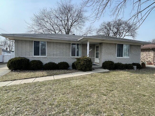 Building Photo - Fraser - 3 Bedroom Ranch with basement and garage.  Immediate Occupancy!