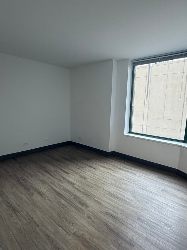 Building Photo - 400 E Ohio St