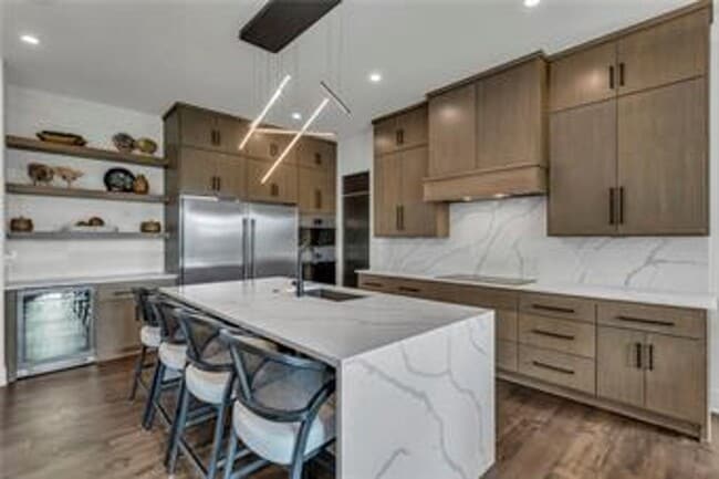 Building Photo - {5842} Luxury Rental in Forrest Ridge Esta...