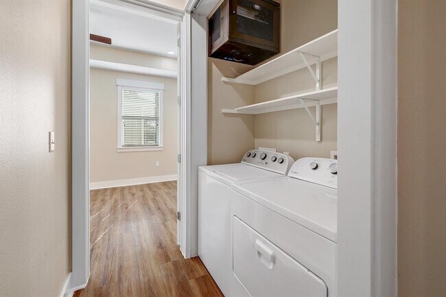 Building Photo - 1702 Cedar Bend Dr