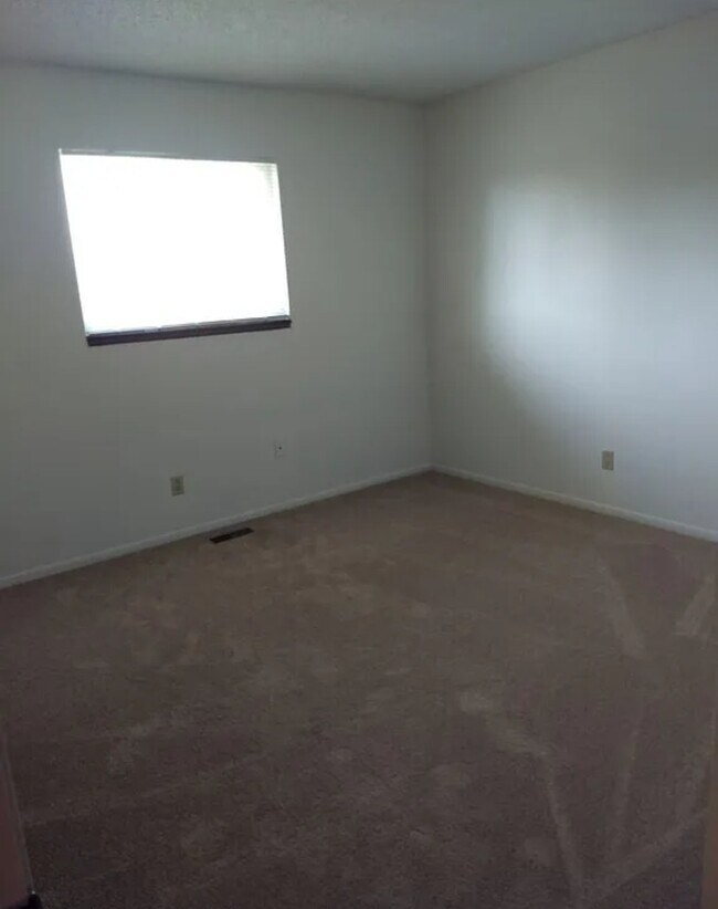 Building Photo - 2015 Chapel Hills Dr