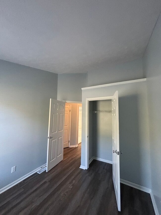 Building Photo - 119 Sterling Ct