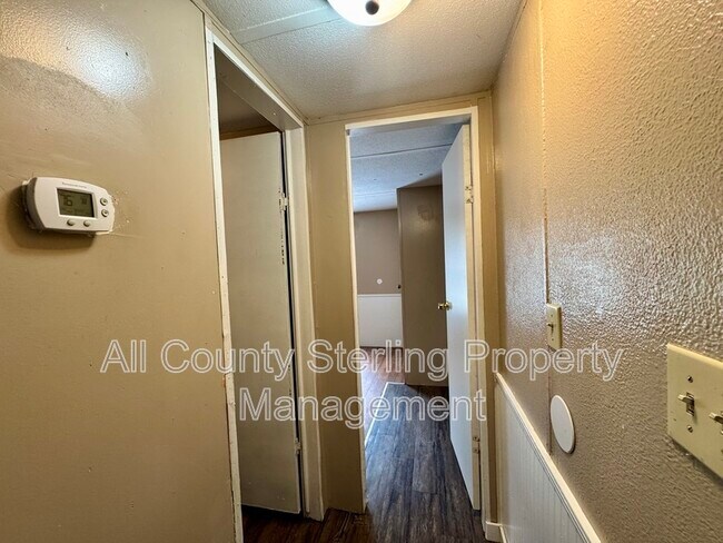 Building Photo - 137 SW Piston Glen