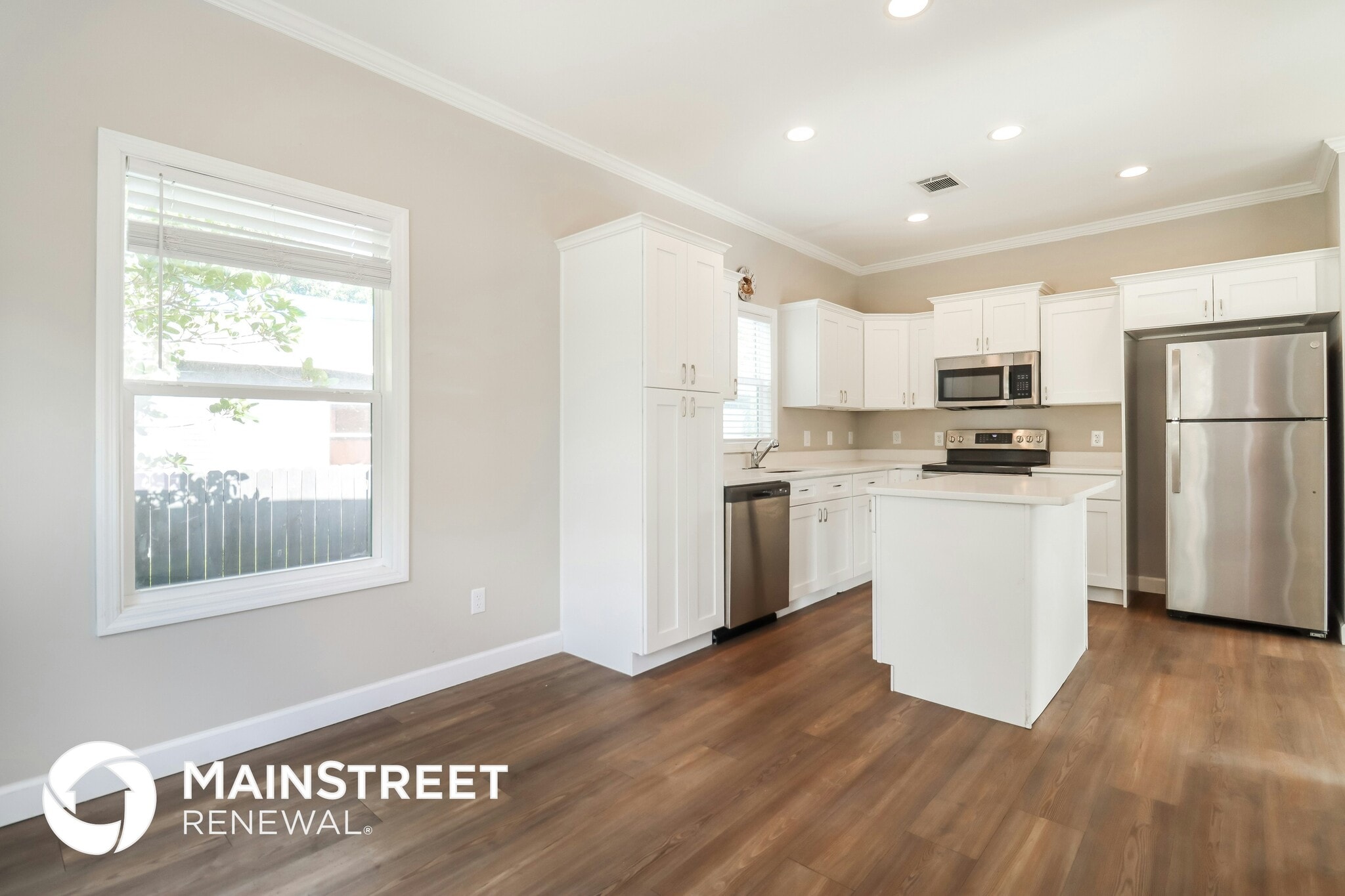 Building Photo - 1701 16th Ave S