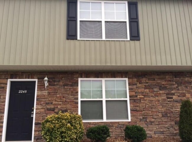 Building Photo - 2245 Spring Meadow Ln SE