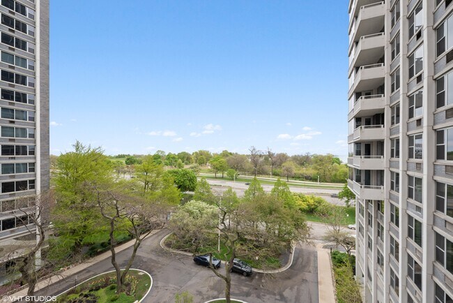 Building Photo - 4250 N Marine Dr